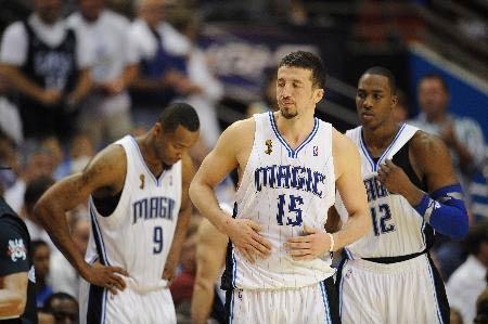 ABD Profesyonel Basketbol Ligi (NBA) final serisinde, beşinci maçta deplasmanda Hidayet Türkoğlu'nun da formasını giydiği Orlando Magic'i 99-86 mağlup eden Los Angeles Lakers, şampiyon oldu.