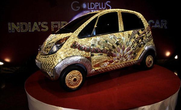 Hint şirketi Tata grubunun ürettiği dünyanın en ucuz otomobili Nano, altın, gümüş ve değerli taşlarla bezenince dünyanın en pahalı otomobiline dönüştürüldü.