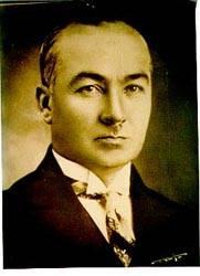 AHMET FİKRİ TÜZER
Doğum yeri : Bulgaristan - Şumnu
Doğum tarihi : 1878
Başbakanlık yaptığı tarihler : 8 Temmuz 1942 - 9 Temmuz 1942
Ahmet Fikri Tüzer en kısa süre Başbakanlık yapan siyasetçidir. Başbakanlık koltuğuna sadece 1 gün oturabilmiştir.