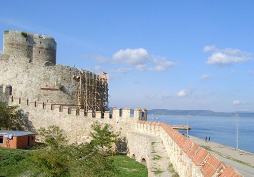 <p><strong><span style="text-decoration: underline;">ÇANAKKALE<br /></span></strong><br /><span style="color: #ff0000;"><strong>Seçmen sayısı :</strong> <span style="color: #000000;">365.970<br /></span></span><strong><span style="color: #ff0000;">Sandık sayısı</span></strong> <strong><span style="color: #ff0000;">: </span></strong>1.634</p>