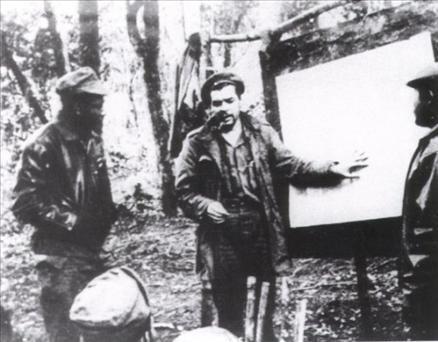 1965te yeni bir devrim için yeniden ayağına postallarını geçirdi.