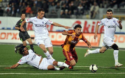 Geçen hafta şampiyonluğa havlu atan G.Saray, UEFA umutlarını sürdürmek istiyordu. Ancak Hacettepe hesapları alt-üst etti.