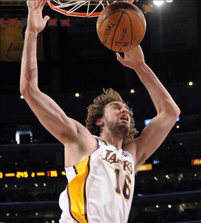 Milli basketbolcumuz Hidayet Türkoğlu'nun 22 sayısı atarak devleştiği, normal süresi 88-88 tamamlanan maçta, Los Angeles Lakers Orlando Magic'i 101-96 yendi.