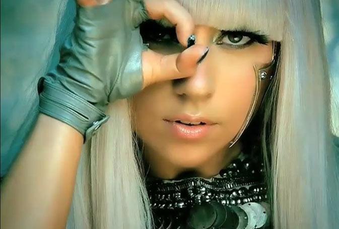 Twitterda en çok takipçisi olan beş isim de şarkıcı. Birinci sırada 19.3 milyon takipçi ile Lady Gaga geliyor. İkinci sırada 17.5 milyon takipçisiyle Justin Bieber yer alıyor.