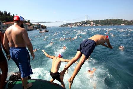 20. Asya'dan Avrupa'ya Uluslararası Yüzme, Kürek, Yelken ve Kano Yarışları, İstanbul Boğazı'nda yapıldı
