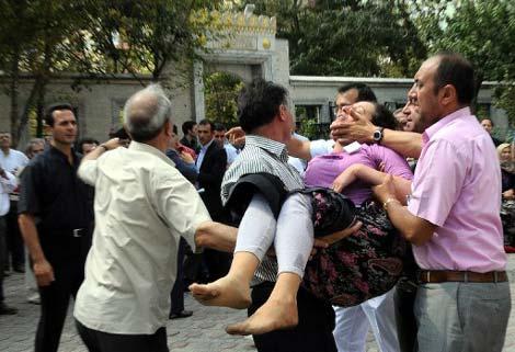 Bingöl'ün Yedisu ilçesinde şehit olan askerlerimizden Jandarma Komando Er Serkan Özbakır'ın cenazesi de İstanbul'da toprağa verildi.