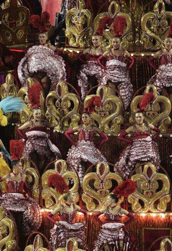 Karnavallar ülkesi Brezilya'nın en meşhur ve dünya çapında ünlü karnavalı Rio'da birbirinden renkli görüntüler ve büyük coşku yaşanıyor.
