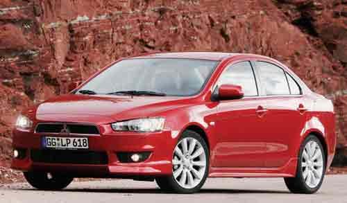 MITSUBISHI LANCER INFORM 1.5: Türkiye'nin en yeni kompakt sedanlarından Mitsubishi Lancer'ın manuel şanzımanlı modeli ortalama 6.4 lt/100 km yakıt tüketir
