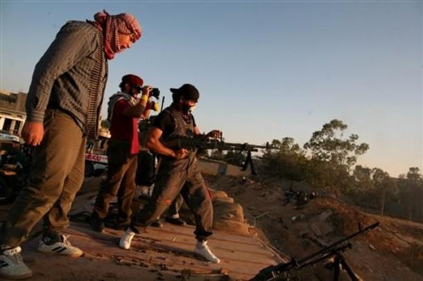 Libya'daki olayları incelemesi için şubat ayında görevlendirilen üç uzman tarafından hazırlanan 92 sayfalık raporda, hükümet kaynakları, muhalifler ve sivil toplum kuruluşlarından derlenen bilgilere göre, şubat ayından bu yana Libya'daki çatışmalarda 10 ila 15 bin kişinin hayatını kaybettiği belirtildi.