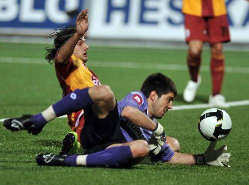 Geçen hafta şampiyonluğa havlu atan G.Saray, UEFA umutlarını sürdürmek istiyordu. Ancak Hacettepe hesapları alt-üst etti.