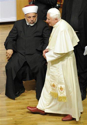 Katolik dünyasının ruhani lideri Papa 16. Benediktus'un Kudüs'ü ziyareti sürüyor. Tarihi gezinin ilk iki gününde neler oldu bir hatırlayalım ve ziyaretin atmosferini 125 fotoğrafla yansıtalım istedik.