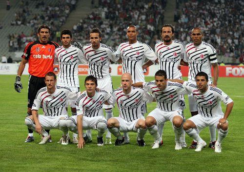 Futbol Federasyonu tarafından bu yıl 4. kez düzenlenen TFF Süper Kupa'yı, Beşiktaş'ı 2-0 yenen Fenerbahçe kazandı. Goller Alex'den geldi...