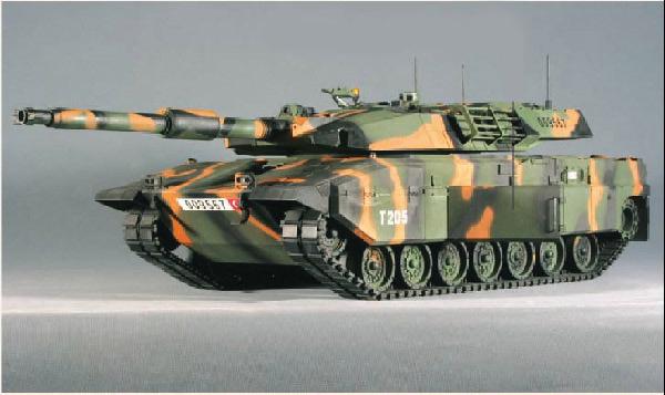 'ALTAY' ZIMBA GİBİ
Türkiye, milli tank üretimini de gerçekleştiricek. Geçtiğimiz Mayıs ayında IDEF Fuarı'nda prototipi sergilenen ve Cumhurbaşkanı Abdullah Gül tarafından da ilgiyle incelenen Altay tankı, 2013 yılından itibaren seri imalata geçecek. Teknik destek sağlayıcısı Güney Kore'nin Rotem firması olan Altay Projesi, üçüncü nesil tank olacak. Tankın tasarım, geliştirme, prototip imalatı, test ve sertifikasyon aşamalarının tamamlanması için 500 milyon dolar mali kaynak ayrıldı. Üçüncü nesil ana muharebe tankı olarak tasarlanmakta olan aracın prototip testleri ve kalifikasyon çalışmalarının 2012 yılında tamamlanması, seri imalatın ise 2013 yılında devreye girmesi planlanmakta. Proje sonunda açılacak yeni bir ihale ile seri üretimi kazanan kurum ya da kuruluş belirlenecektir. İlk etapta üretilmesi planlanan 250 adet tank, TSK'nın ihtiyaçları doğrultusunda artırılacak.