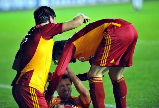 Baros, 45. dakikada attığı ilk golle Galatasaray'a Hacettepe karşısında 1-1'lik beraberliği getirirken, 58. ve 72. dakikalardaki golleriyle sarı-kırmızılı ekibi galibiyete taşıyan isim oldu.