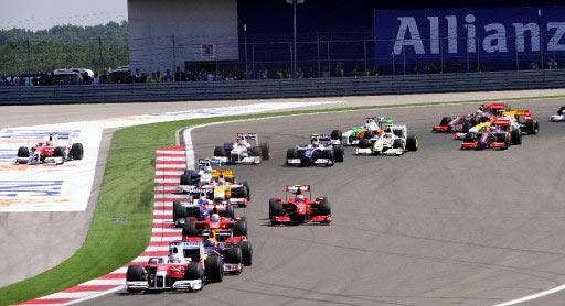 Formula 1 Dünya Şampiyonası'nda sezonun 7. yarışı ING Türkiye Grand Prix'si İstanbul Park Pisti'nde yapıldı. Yarış son sürat giden çılgın pilotları kadar ilginç görüntüleriyle güne damgasını vurdu.