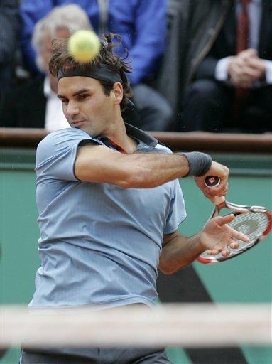 Roland Garros'u hiç kazanamamış 13 Grand Slam şampiyonu Roger Federer, hayatının en büyük hayalini gerçekleştirip daha önce 3 kez finalde Nadal'a yenildiği Fransa Açık'ta şampiyon oldu...