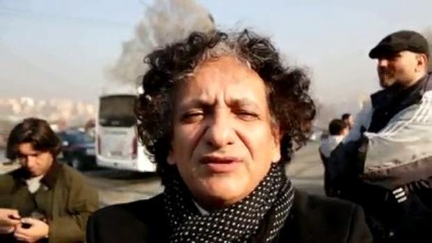 <p> <br> Ressam Bedri Baykam bıçaklı saldırıya uğradı.
