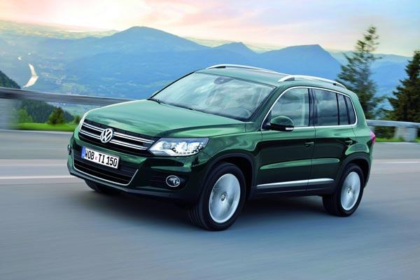 <br /><strong>VW: </strong>Volkswagen'in (VW) küçük SUV'si Tiguan'ın baz motor 1.4 litrelik TSI ünite. Turbo destekli motor 122 beygir güç ve 200 nm tork üretiyor. 6.5 litrelik ortalama tüketimiyle dikkat çeken aracın başlangıç fiyatı 61 bin 255 lira olarak belirlenmiş.</p><br><br>
<p><strong>Gökhan Kara - </strong><a href="http://www.bugun.com.tr" target="_blank"><strong>Bugün</strong></a></p>