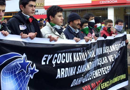 Anadolu Gençlik Derneği (AGD) tarafından Erzurum'da organize edilen mitingde binlerce Erzurumlu, Gazze'de katliam yapan İsrail'i lanetledi.