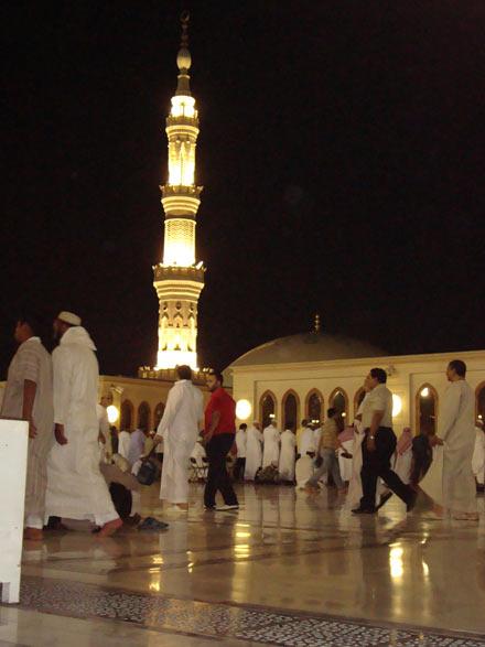 Kabe vinçlerin gölgesinde kaldı