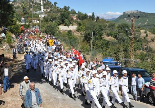 Şırnak'ın Beytüşşebap ilçesinde teröristlerce düzenlenen saldırıda şehit olan Piyade U. Çvş. Özgür Küçük ile Hüseyin Kıraç İzmir'in ve Mersin'de düzenlenen törenle toprağa verildi.