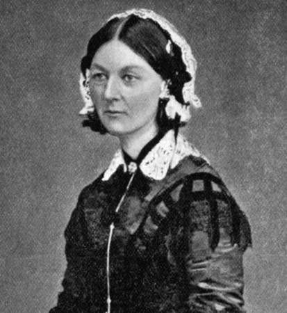 Florence Nightingale: Elinde lambasıyla ''şifa veren melek'' olarak tanınan Nightingale, yaşamının yarısını hemşire olarak değil ''hasta'' olarak geçirdi. Mayfair şehrindeki dairesinde epeyce süre yatalak halde kalan Nightingale, 90 yaşındayken uykusunda hayata veda etti.