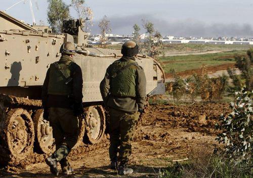 İsrail'in Gazze Şeridi'ni karadan ve havadan ablukaya aldı. Tanklar şehir merkezini bombalıyor. Sivil halk korku ve dehşet içinde...