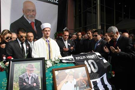 Spor yazarı Kazım Kanat için ilk tören Beşiktaş Kulübünde yapıldı.