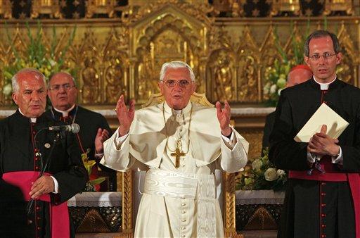 Katolik dünyasının ruhani lideri Papa 16. Benediktus'un Kudüs'ü ziyareti sürüyor. Tarihi gezinin ilk iki gününde neler oldu bir hatırlayalım ve ziyaretin atmosferini 125 fotoğrafla yansıtalım istedik.