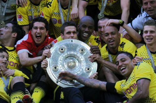 Bundesliga'da geçen hafta şampiyonluğu garantileyen Dortmund, Daum'un takımı E. Frankfurt'u 3-1 mağlup ederek ikinci lige gönderirken Nuri Şahin duygulu anlar yaşadı.