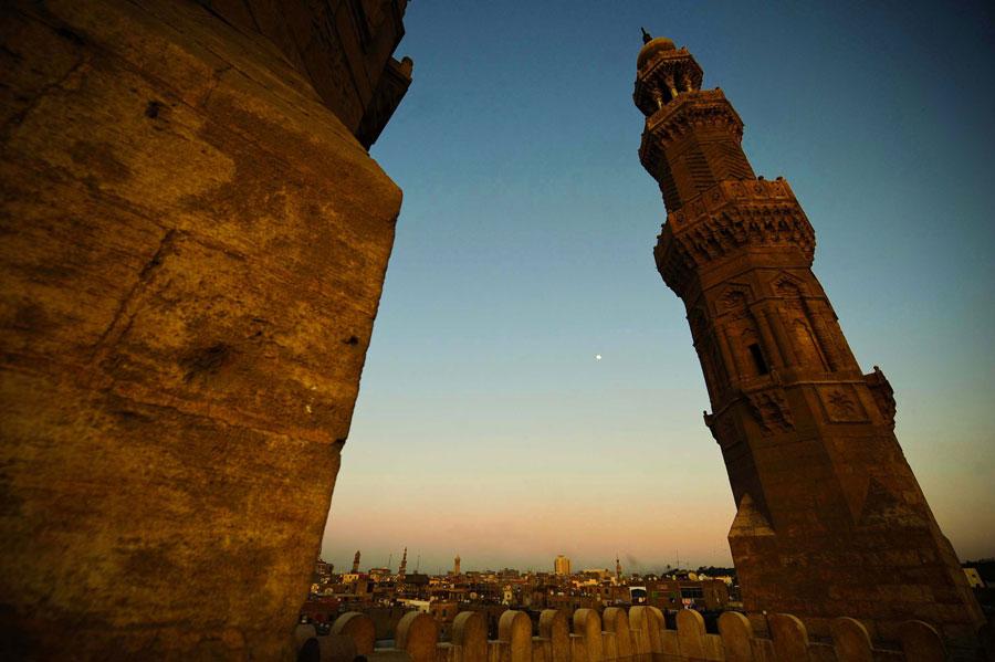 YAVUZ SULTAN SELIM'IN MISIR'I FETHININ ARDINDAN MUMLUKLU SULTANI TOMANBAY'I ASTIRDIGI BAB EL ZUVEYLA ARTIK KAHIRE'NIN IKI GIRIS KAPISINDAN BIRISI DEGIL. FOTOGRAFTA KAPININ GIRISINDEKI BAB EL ZUVEYLA CAMII GORULUYOR. (ANADOLU AJANSI - CEM OZDEL)