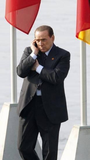 İtalya Başbakan Silvio Berlusconi, Başbakan Recep Tayyip Erdoğan ile görüştüğü için NATO'nun aile fotoğrafına katılamadı.