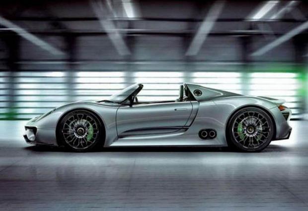 Porsche 918 Spyder, 845.000 Amerikan Doları değerinde. Şu anda konsept olarak üretilen araç, yıl sonunda piyasaya çıkacak.