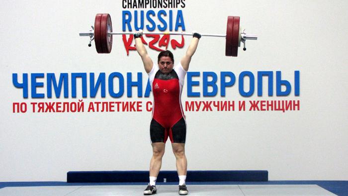 Ümmühan Uçar toplamda 249 kg kaldırarak bronz madalya kazandı