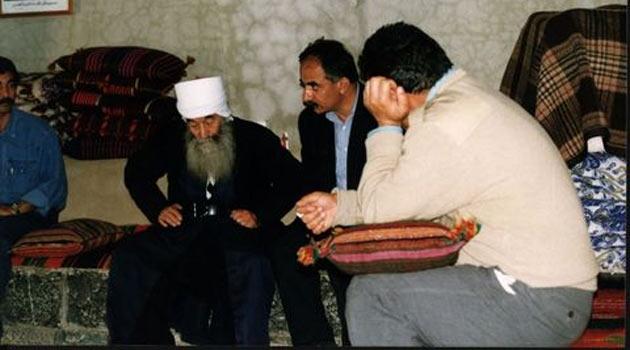 Öcalan'ın Suriye'deki 5 yıldızlı hayatı, BDP'li Bengi Yıldız'ın Ramazan'da içkili havuz sefası ve cuma namazı eylemlerinin sözde baş imamının uygunsuz görüntüleri medyaya böyle yansıdı.