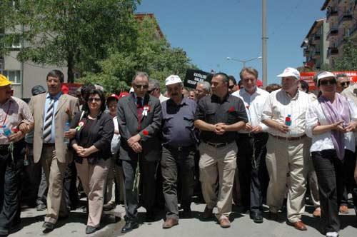 Sivas Madımak Oteli'nde ölenleri anma töreni