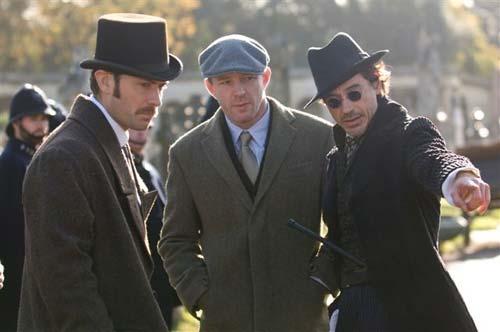 Arthur Conan Doyle'un kahramanı bir kez daha beyaz perdede. Sherlock Holmesün son film uyarlaması bu güne dek çekilenlerden oldukça farklı ve tempolu.