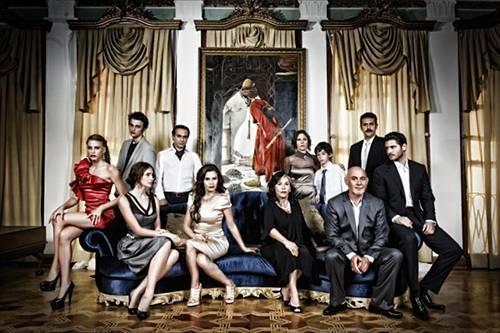 Lale Devri -- Tolgahan Sayışman, Serenay Sarıkaya ve Kenan Bal'ın başrollerini paylaştıkları 'Lale Devri' dizisinin çekimleri Kandilli'deki yalıda yapılıyor.