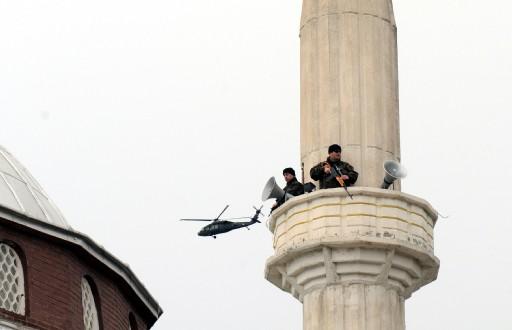 Başbakan Recep Tayyip Erdoğan yerel seçim gezilerinde bugünkü durağı Van'dı. Yoğun kalabalığın gözlemlendiği mitingde Erdoğan, Baykal'a miting dersi verdi