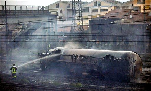 İtalya Viareggio kasabası istasyonunda raydan çıkan, sıvılaştırılmış doğal gaz yüklü iki vagonda meydana gelen patlama sonucu onlarca kişi öldü, ortalık savaş alanına döndü