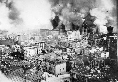 <p><strong>San Francisco Depremi<br /><br /></strong>18 Nisan 1906 yılında ABD'de olan deprem 7.9 büyüklüğündeydi.</p>