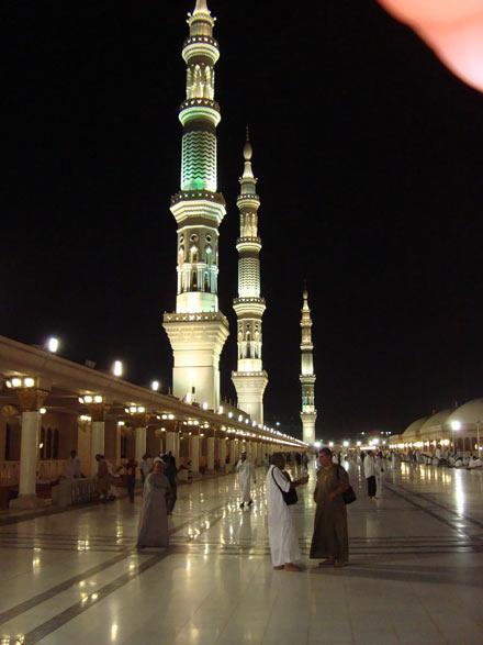 Kabe vinçlerin gölgesinde kaldı
