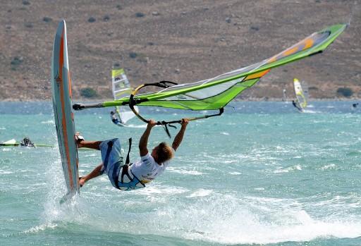 Türkiye Yelken Federasyonu'nun (TYF) o organize ettiği Windsurf Türkiye Şampiyonası'na 2. ayağı Alaçatı'da sürüyor.
