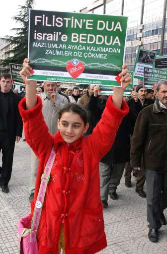 İsrail'in Gazze'ye yönelik acımasız saldırıları Türkiye'nin pek çok kentinde ve Orta Doğu'da protesto edildi. Protestolardan kareler...