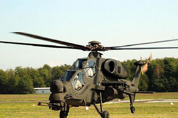 ATAK 2013'TE
Türkiye, uçak yapmak için girişimlerini hızlandırmışken, yerli helikopterin test uçuşları başladı bile... Geçtiğimiz ağustos ayında ATAK T-129 helikopteri test uçuşlarını başarıyla gerçekleştirdi. TUSAŞ, AgustaWestland ve Aselsan'ın ortak üretimi olan 'T-129' adlı saldırı helikopteri, Türkiye'nin coğrafi ve iklim koşullarına göre tasarlandı. T-129, AgustaWestland A-129 International (AW129) helikopterinin geliştirilmiş ve özgün sistemler içeren türevi olacak. Yaklaşık 3 milyar ABD doları tutarında olan bu proje sayesinde önemli teknoloji ve tecrübe birikimi sağlanacak.