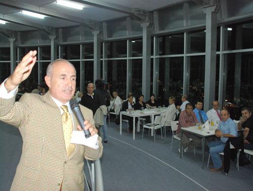 Büyükçekmece Belediye Başkanı Hasan Akgün, ilk aktivite olarak kulede iftar verdi