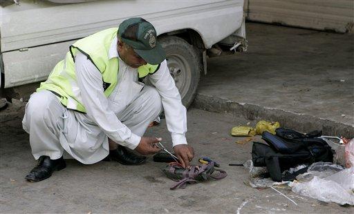 Sri Lanka ulusal kriket takımını taşıyan bir araca Pakistan'ın Lahor kentinde silahlı kişilerce saldırı düzenlendi. Saldırıda çok sayıda polis ve sivil ölürken, kriket milli takımından 8 kişi yaralandı
