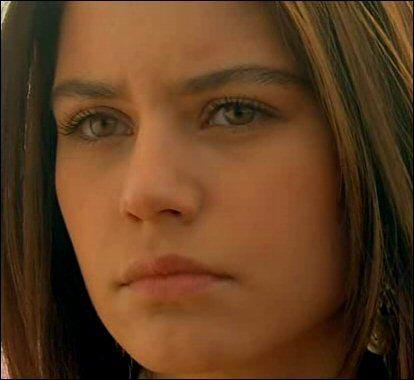 Beren Saat
:
Başkent Üniversitesi İşletme Fakültesi'nde okudu.