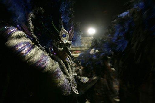 Karnavallar ülkesi Brezilya'nın en meşhur ve dünya çapında ünlü karnavalı Rio'da birbirinden renkli görüntüler ve büyük coşku yaşanıyor.