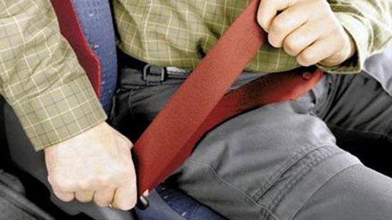 <p><strong>Emniyet kemerleri takılmadığında devre dışı kalan marş motoru: </strong>Bu sistemde sürücü emniyet kemerini takmadığı sürece marş motoru çalışmıyor. Bu sistem Amerika'nın Minnesota Eyaleti'nde 1973 yılında kanunlaşmıştı. Fakat Minnesotalılar bu kanuna gülerek es geçtiler. Bu kanundan sonra birçok Minnesotalı araçlarını emniyet kemerlerinin aparatları kilide takılı vaziyette emniyet kemerinin üzerine oturarak kullanmaya başladı.</p>